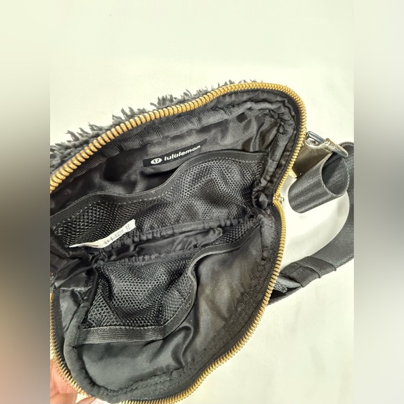 lululemon athletica Black Sherpa Crossbody Belt Bag - Picture 8 of 16